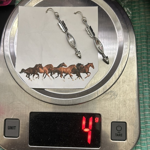 🖤NEW💕Indian motif arrow dangle earrings - Picture 10 of 10